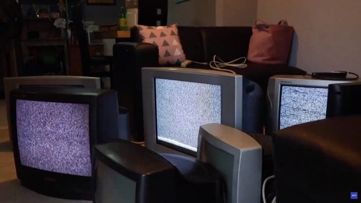 Televisores donados por personas para ser entregados a estudiantes de escasos recursos 
