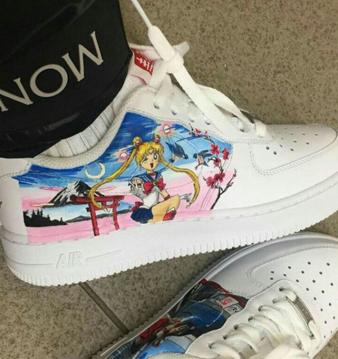 Tenis para chica, pintados a mano con diseño de Sailor Moon