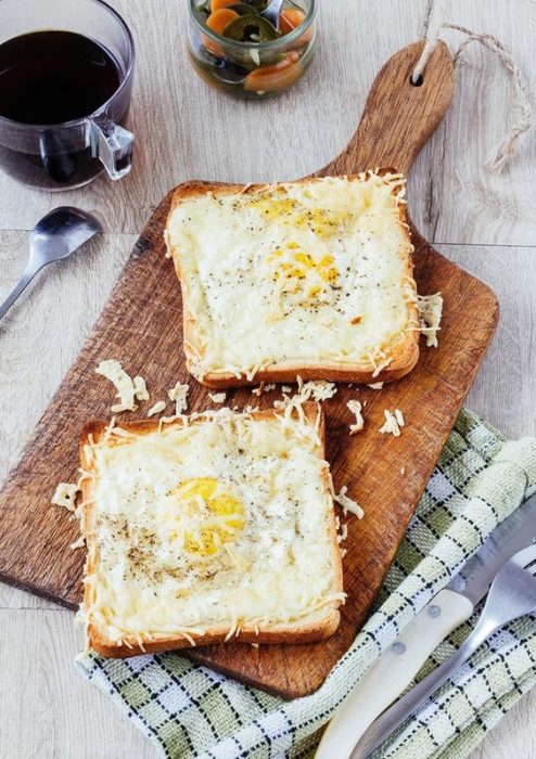 Tostada de queso con huevo