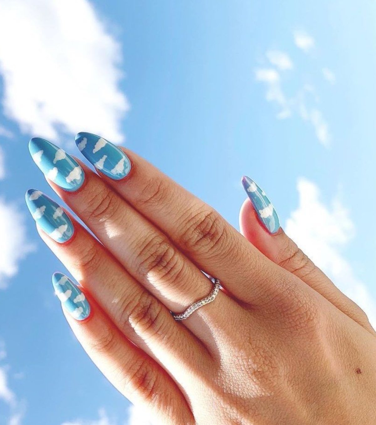 18 Diseños de uñas para chicas con la cabeza en las nubes