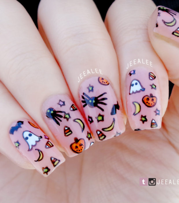 Diseños de uñas largas cuadradas kawaii, tiernas en color pastel de Halloween; fantasmas, murciélagos, calabazas, lunas y dulces