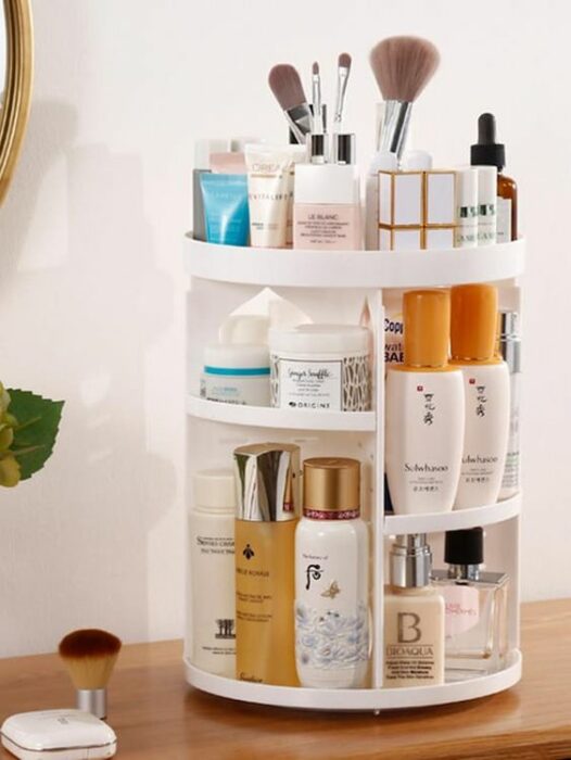 Organización de maquillaje y skin care en niveles 