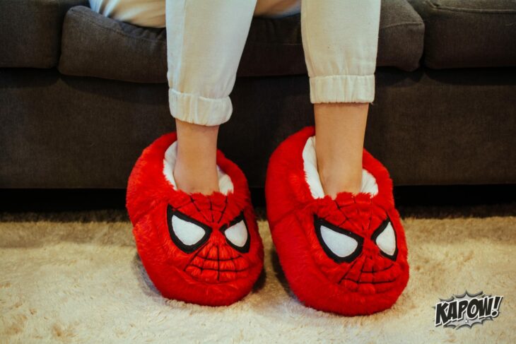 Pantuflas con la cara de Spider-Man