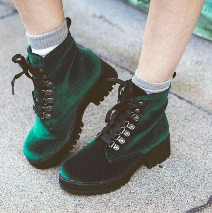 Chunky boots de color verde tipo terciopelo