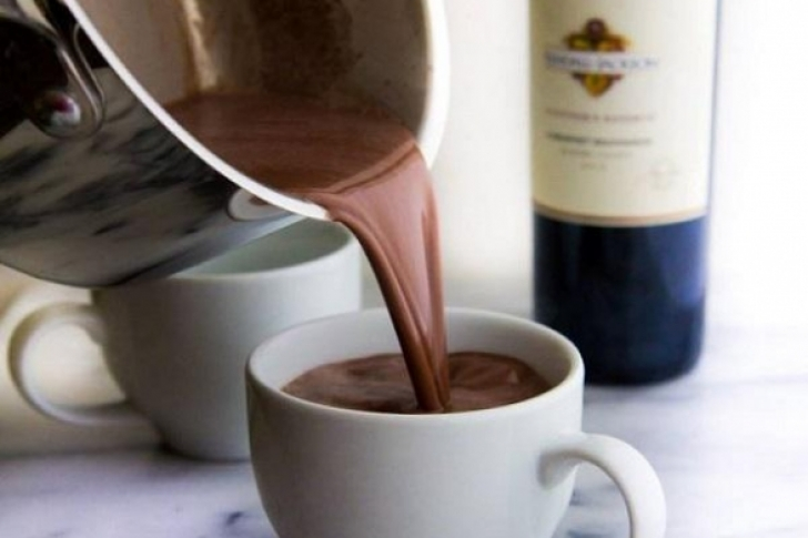 Chocolate caliente con vino tinto
