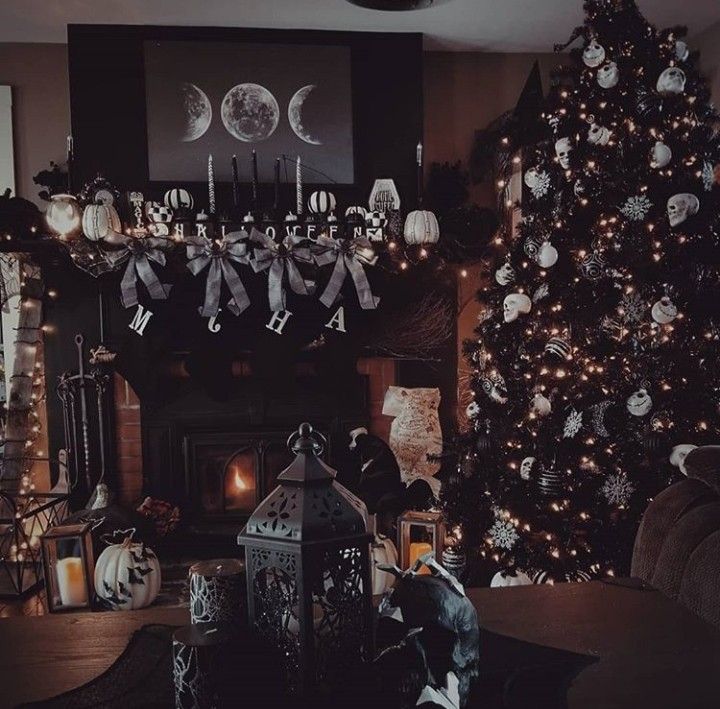 Foto De Stock Adornos De Navidad De Cristal Antiguo En Negro