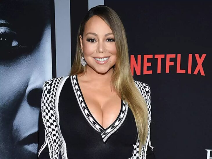 Mariah Carey posando en la alfombra roja de una gala de Netflix 