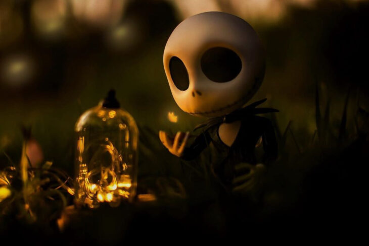 Artista toma fotografías de figuras miniatura de personajes de películas, series y videojuegos; El extraño mundo de Jack, Nightmare before Christmas, Pesadilla antes de Navidad, Jack Skellington