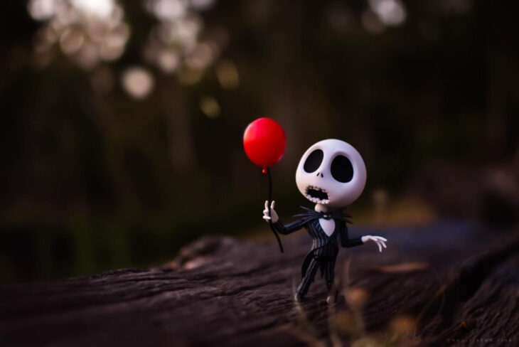 Artista toma fotografías de figuras miniatura de personajes de películas, series y videojuegos; El extraño mundo de Jack, Nightmare before Christmas, Pesadilla antes de Navidad, Jack Skellington