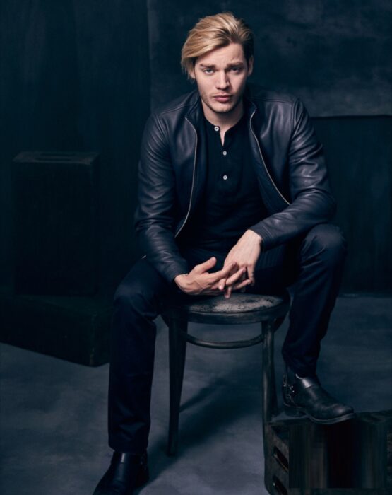 Dominic Sherwood para la serie Shadowhunters; galanes de series para maratonear