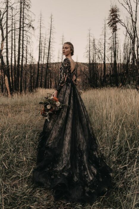 Vestido de novia en color negro con encaje