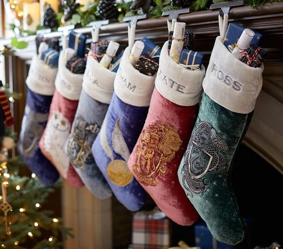 Botas navideñas de terciopelo inspiradas en Harry Potter