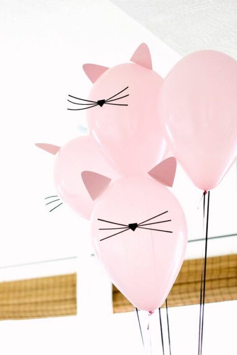 Globos rodas decorados como gatos