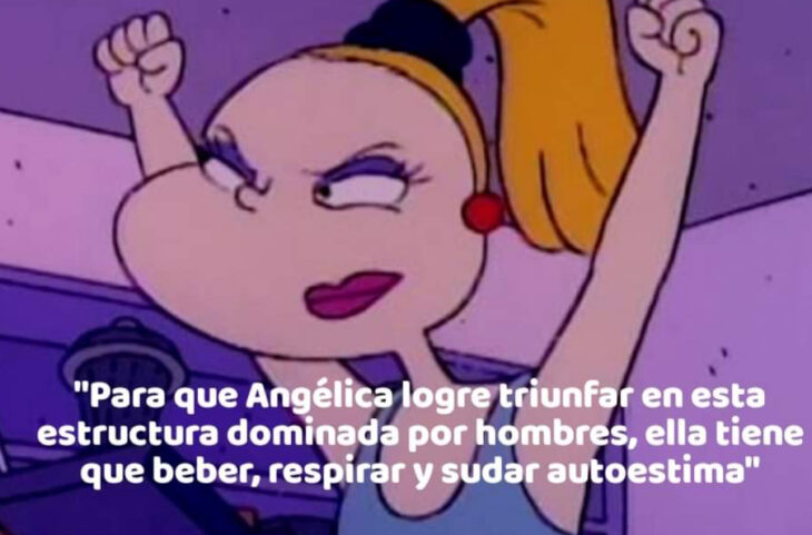 Charlotte Pickles corriendo por una caminadora mientras habla con su esposo 