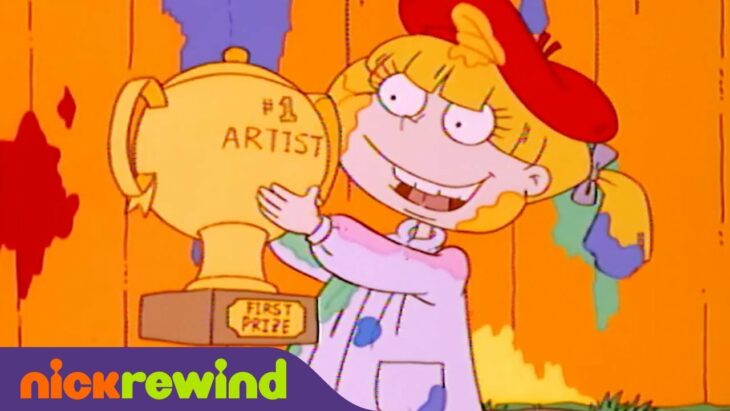 Angelica Pickles tomando el premio de primer lugar en el concurso de artistas 