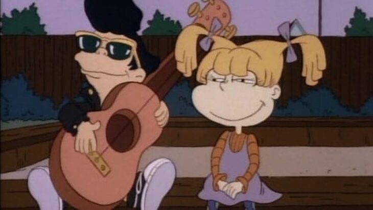 Escena de los rugrats en que Angelica se enamora de un niño que toca la guitarra 