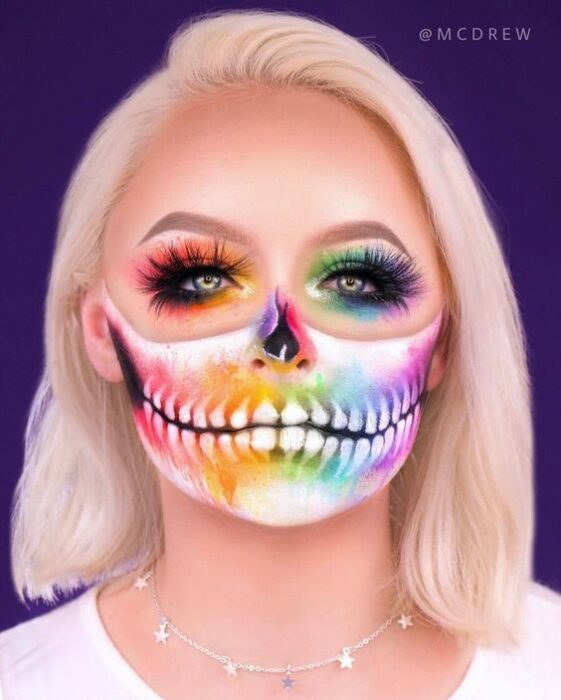 Maquillaje neón calavera