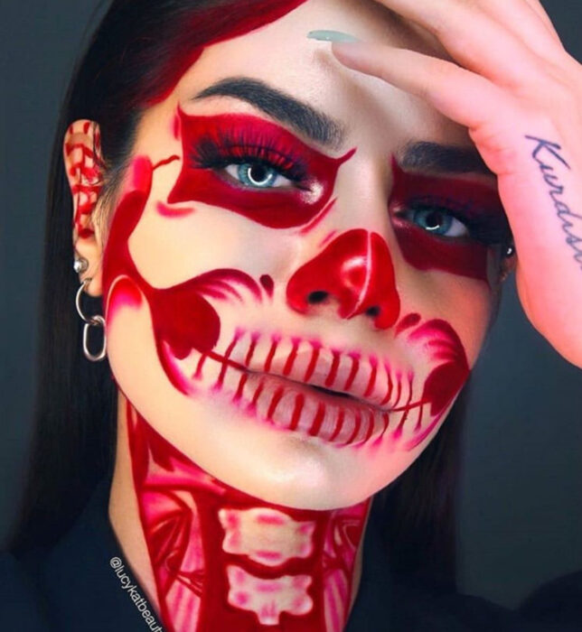 Maquillajes sencillos y creativos para Halloween; calavera roja