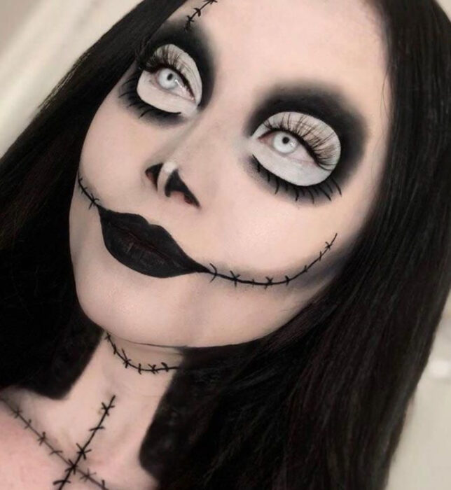 Maquillajes sencillos y creativos para Halloween; muñeca vudú