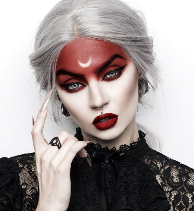 Maquillajes sencillos y creativos para Halloween; bruja roja