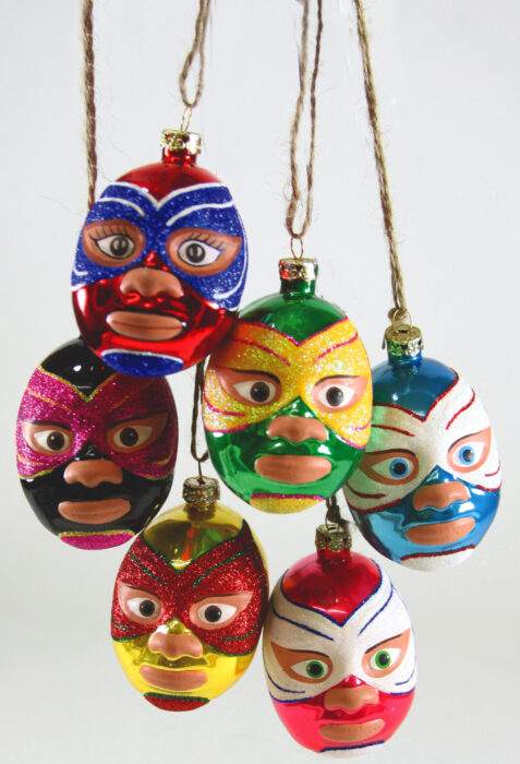 Decoración de Navidad con temática mexicana; esferas en forma de luchadores de lucha libre para árbol navideño