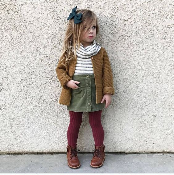 Hermosos y cálidos outfits otoñales para niñas pequeñas