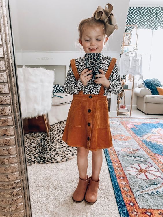 Hermosos y cálidos outfits otoñales para niñas pequeñas