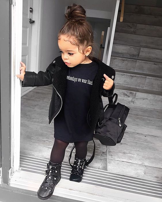 Hermosos y cálidos outfits otoñales para niñas pequeñas