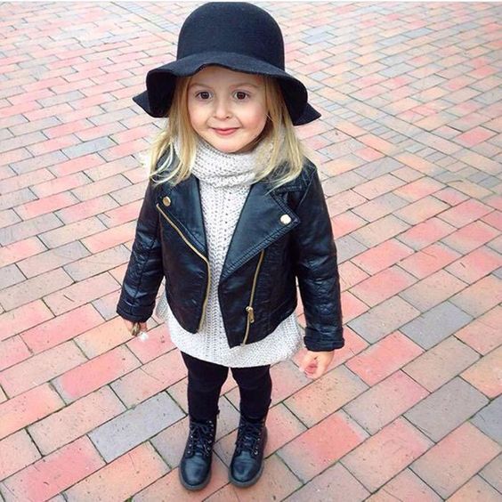 Hermosos y cálidos outfits otoñales para niñas pequeñas