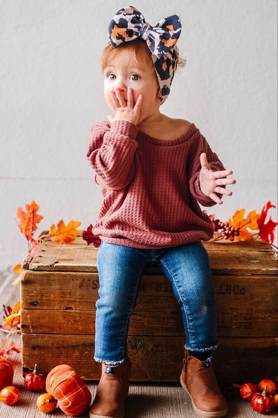 Hermosos y cálidos outfits otoñales para niñas pequeñas