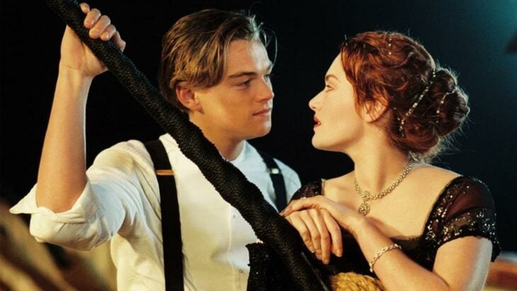 Escena de Titanic. Rose y Jack mirándose fijamente