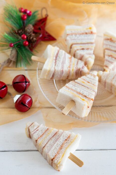 Sándwiches con forma de pinos navideños