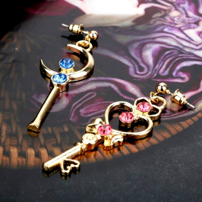 Regalos de Sailor Moon; aretes de llave lunar