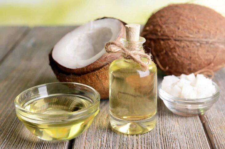 Aceite de coco para desmanchar axilas; remedios naturales