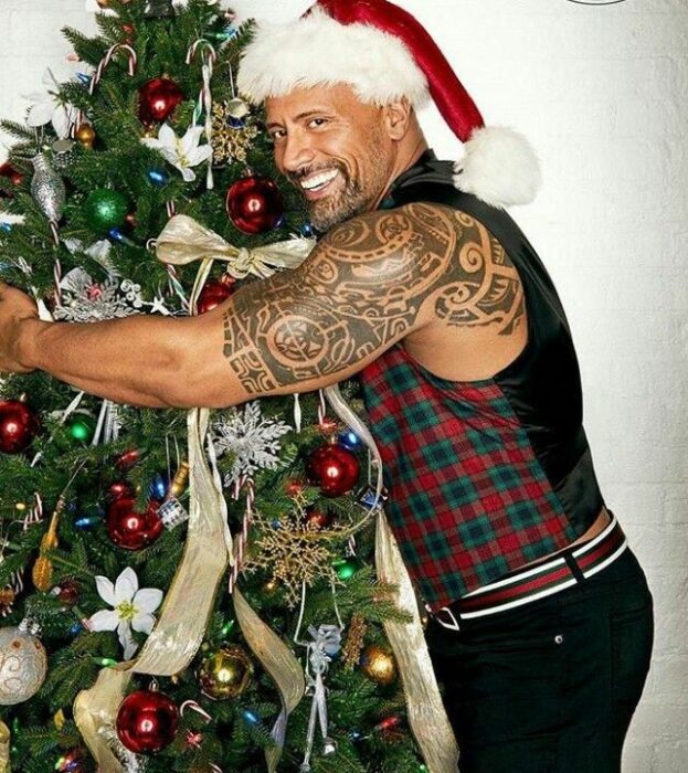 Dwayne Johnson con gorro de santa claus