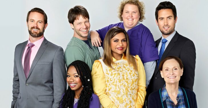 Escena de la serie The Mindy Project con el elenco reunido