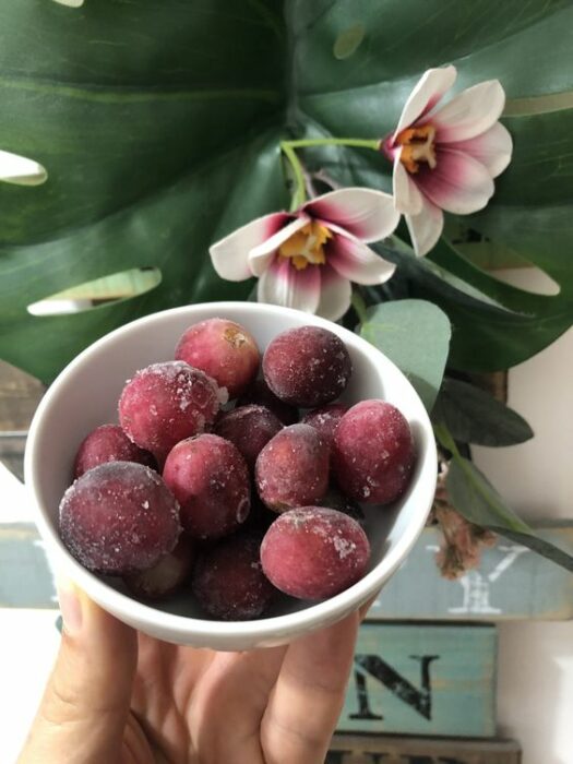 Uvas dulces congeladas; snacks con los que no romperás la dieta