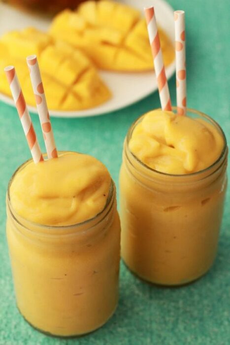 Smoothie de mango para el desayuno; snacks con los que no romperás la dieta