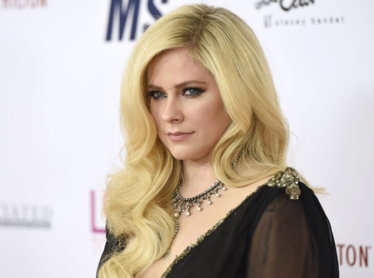 Teorías conspirativas de famosos; Avril Lavigne fue reemplazada