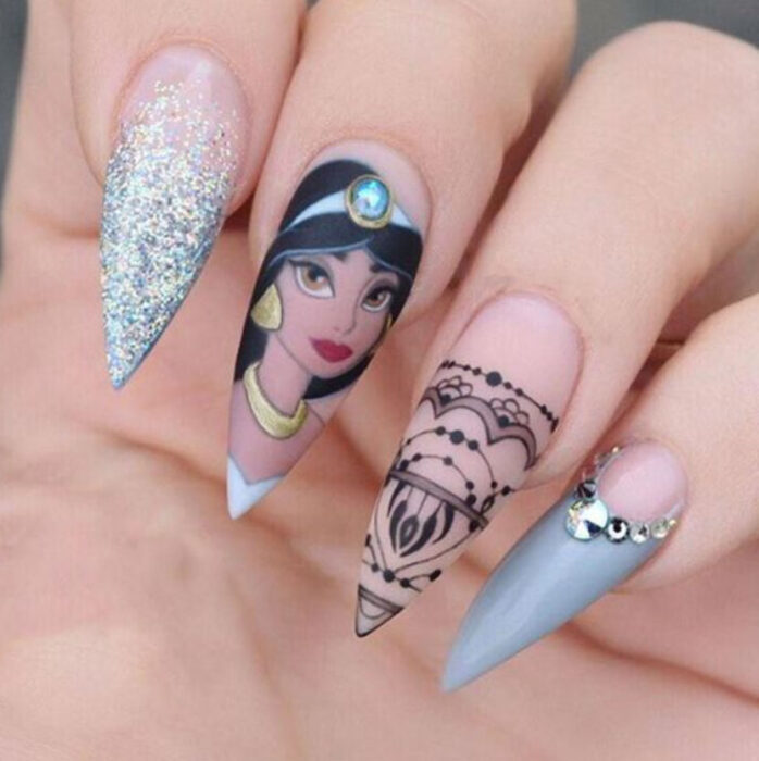 Manicura inspirada en Disney, de la película 'Aladín'