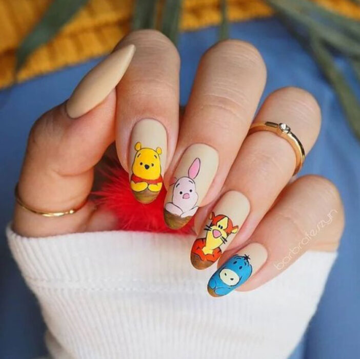 Manicura inspirada en Disney, de la película 'Winnie the Pooh'