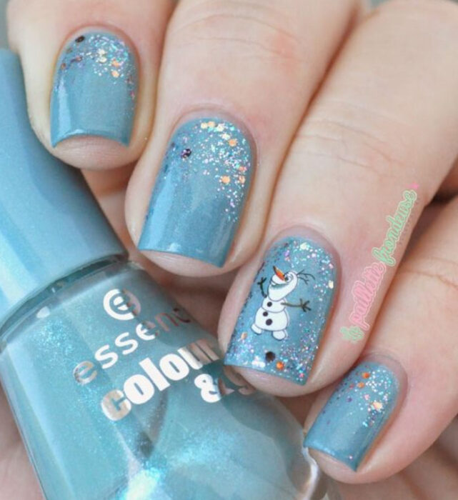 Manicura inspirada en Disney, de la película 'Frozen'