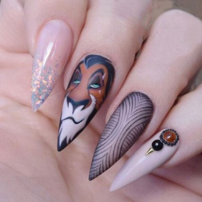 Manicura inspirada en Disney, de la película 'El rey león'