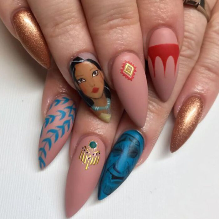 Manicura inspirada en Disney, de la película 'Pocahontas'