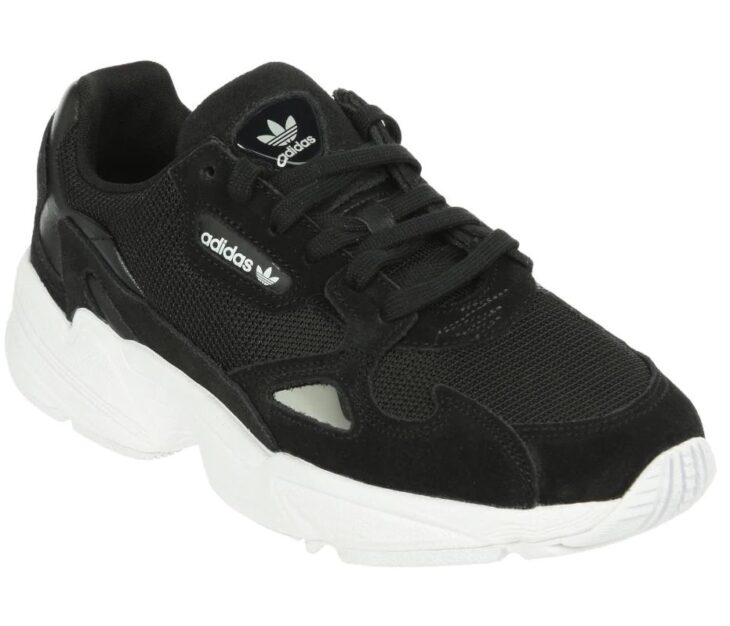 Tenis adidas Originals en color negro con la suela blanca 