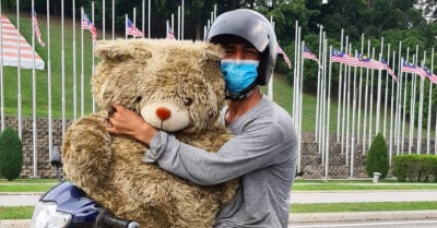 Papá encuentra peluche gigante y se lo da a su hija; no podía pagar uno nuevo