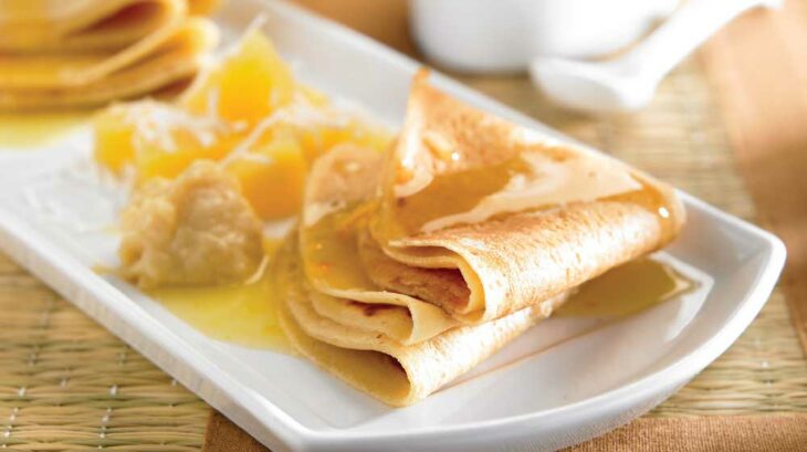 Crepas dulces bañadas en mermelada de naranja; recetas con crepas