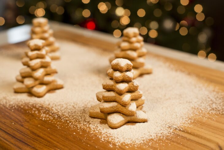 Galletas de árbol navideño, sabor mantequilla; recetas de galletas y cupcakes navideños