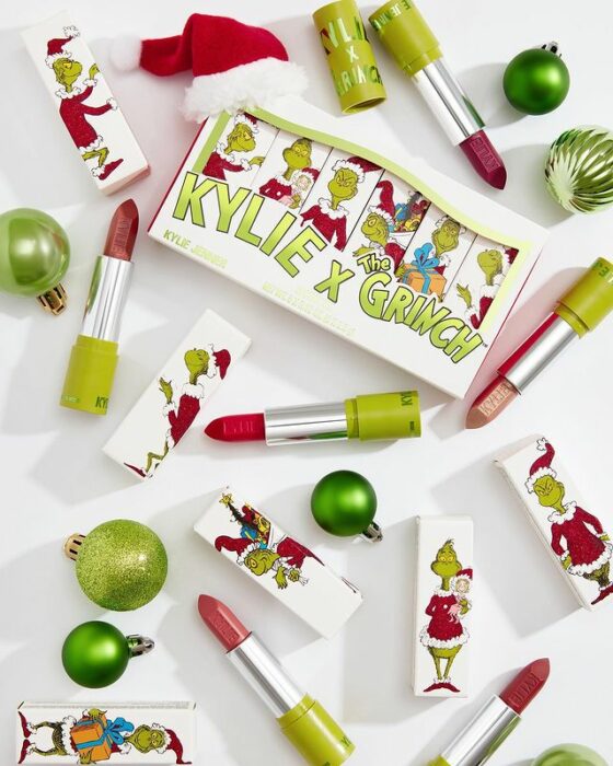 Labiales de diferentes colores de la colección de 'Kylie x The Grinch'