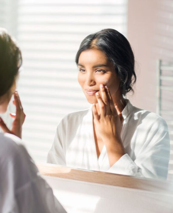 9 Benefits that Rosehip Oil Brings to Your Skin